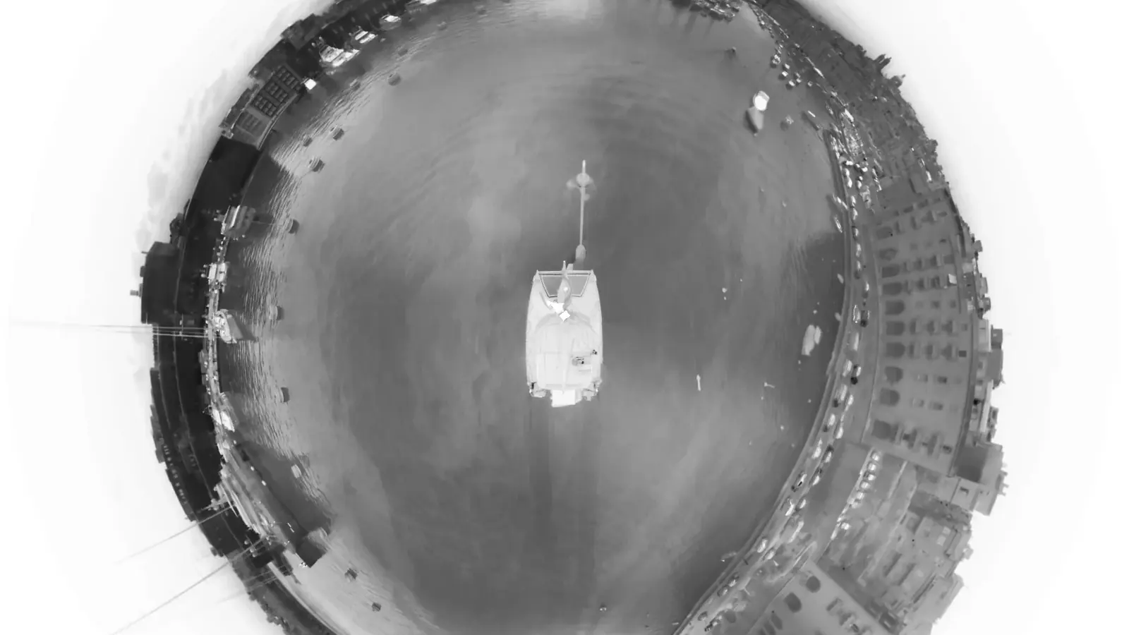 Thermal 360 degree frame of a yacht under way in Grand Harbour, the whole quayside in one picture