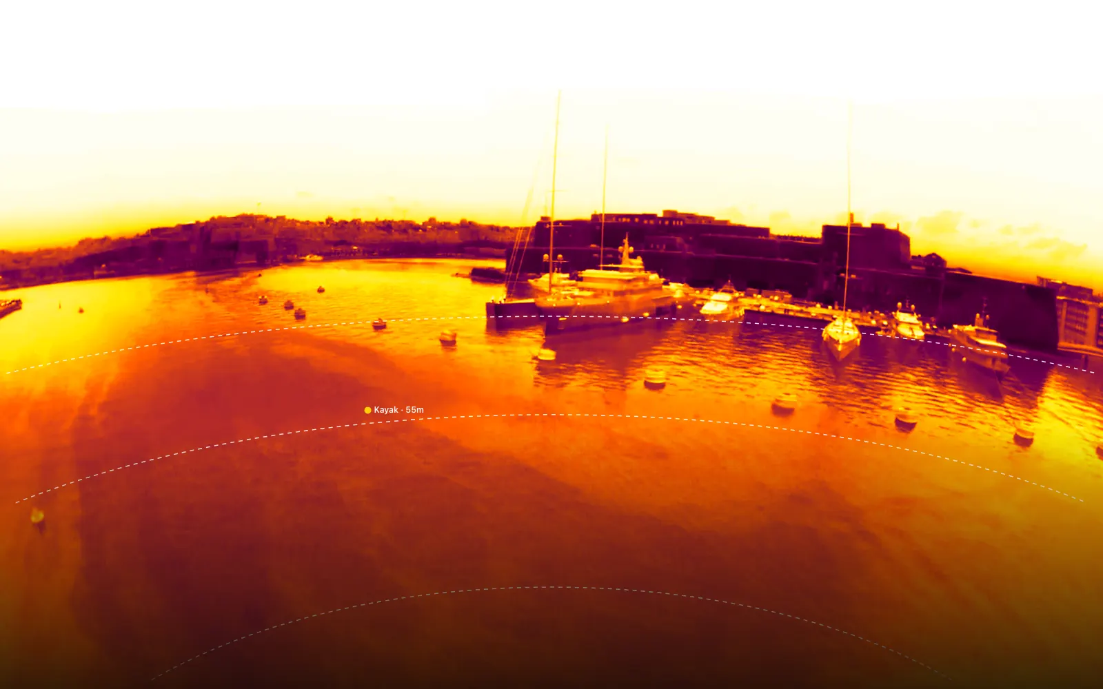 The same thermal harbour view with dashed range rings drawn across the water and one contact labelled "Kayak · 55m".